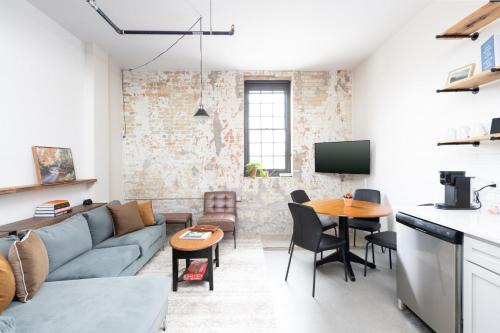 Brewery District 2-Story 2BR Apt Near Fiserv with Rooftop, Gym, and Parking