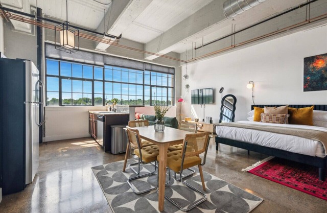 Brewery Studio| Free Parking, Loft, Gym, Game Room