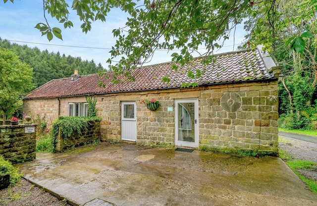 BRIDGE COTTAGE - W43184