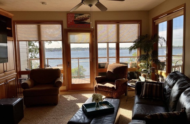 Bridges Bay Resort LAKEFRONT condo Great Sunsets+Private Deck+ Family Fun!