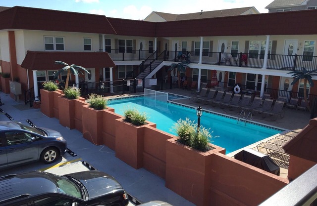 BRIGADOON CONDOMINIUMS n2 bed, 1 bath POOL 17 th & OCEAN GREAT LOCATION