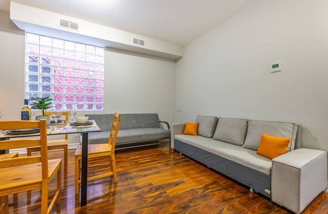 Bright 1BR Apt w/Niagara Falls Views, Scenic Stay