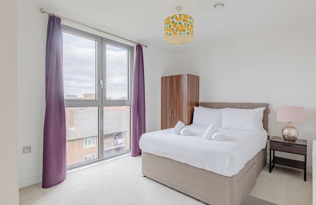 Bright 2BD Flat with Balcony, South East London