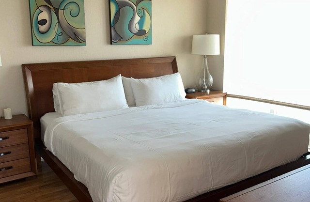 Bright 2BR/2BA Condo Near Beach, w Parking & Pool