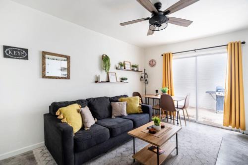 Bright 2BR Oasis Desert Charm and BBQ Nights