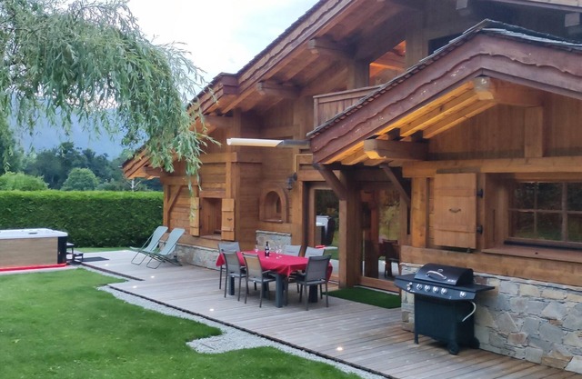 BRIGHT 4* CHALET/HIGH STANDING, GREAT COMFORT/New outdoor SPA