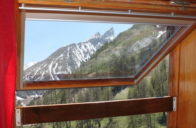 Bright 4-person wifi Internet studio at the foot of the slopes and shops