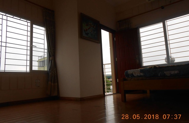 Bright, airy, well equipped, near west lake 2 bedrm apartment