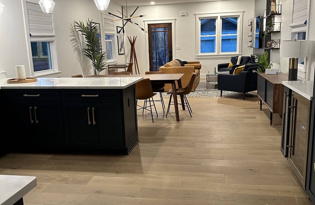 Bright and clean home within a quick walk to Hyde Park Square