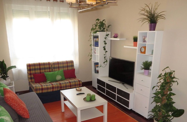 Bright and cozy apartment with WIFI
