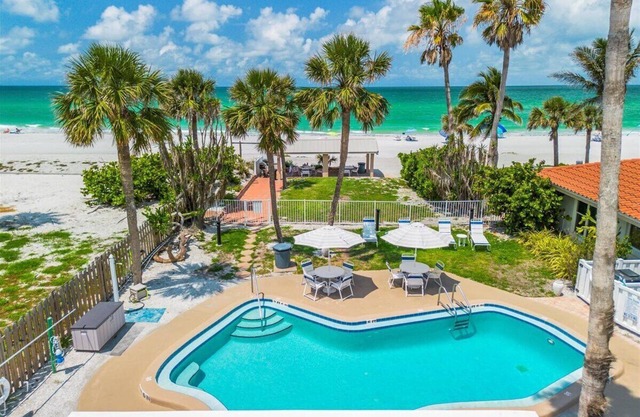 Bright and Sunny Oceanfront Villa With Pool + Lanai | Hosts 6
