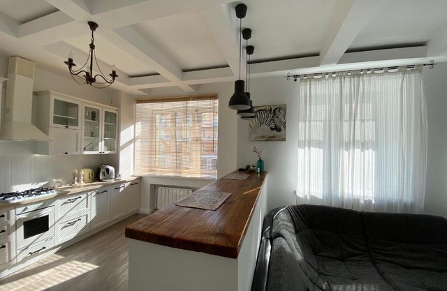 BRIGHT APARTMENT