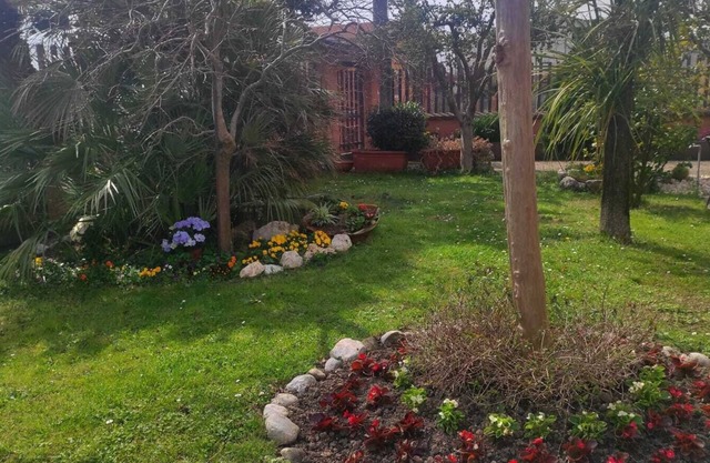 BRIGHT APARTMENT IN VILLA WITH Garden and Private Parking