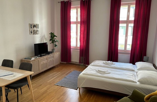 Bright apartment right on the Augarten