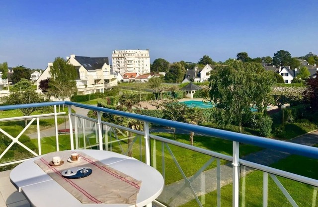 Bright apartment T3 in La Baule, with swimming pool and near the sea