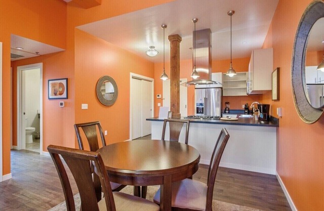 Bright & Bold 2BR/2BA w/Vaulted Ceilings + Laundry
