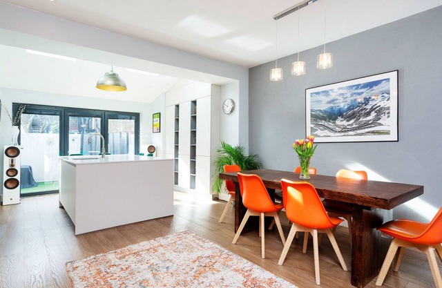 Bright by Wimbledon Park, by Veeve
