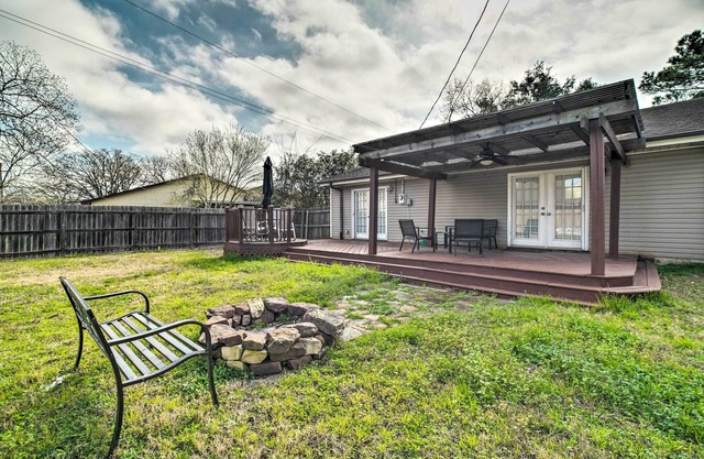 Bright College Station Abode: 3 Mi to Kyle Field