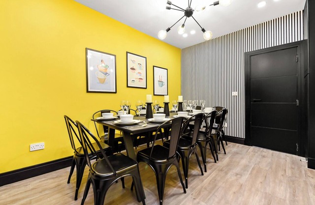 Bright & Colourful House - Best for a Large Groups