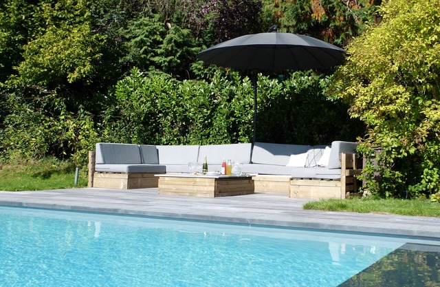 Bright, comfortable country villa with swimming pool, tennis court and cinema.
