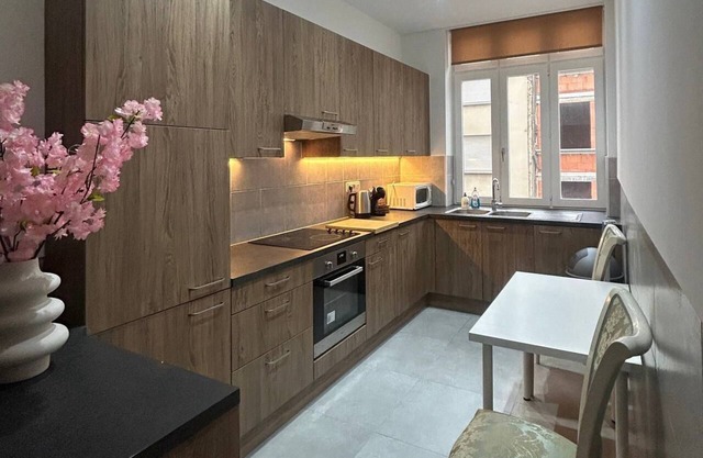 Bright & Comfortable Apartment in the Heart of Antwerp – Sleeps 5