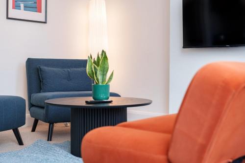 Bright & Contemporary Peckham Stay