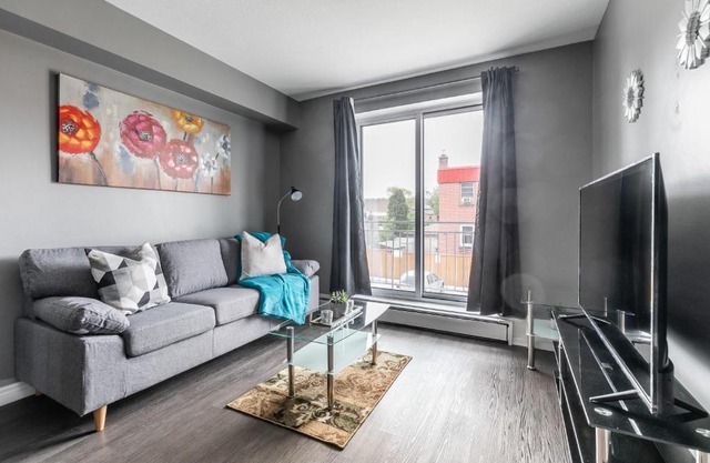 Bright & Cozy 1BR Apartment - Near Downtown!