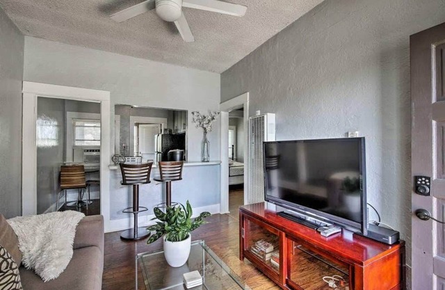 Bright/Cozy 2/1 Apt W/View | San Diego