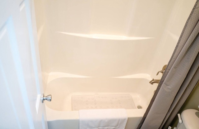 Bright & Cozy Dual Apartments in Moss Point