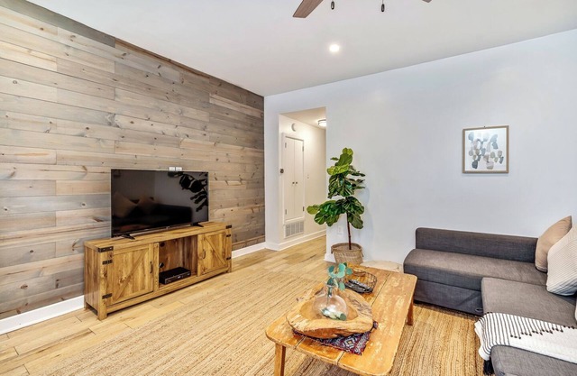 Bright + Cozy! Sleeps 6! Fishtown Masterpiece! Free Street Parking!