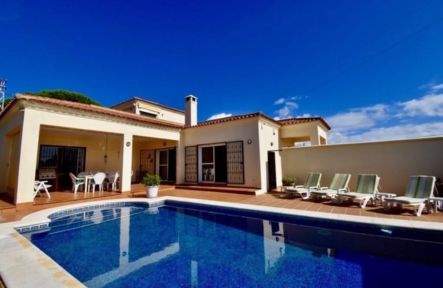 Bright Villa for 6 people in the Novo Sancti Petri area