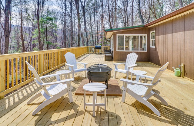 Bright Family Cabin in Lost City w/Expansive Deck