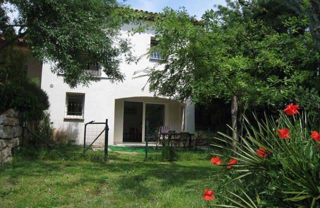 Bright Flat in a Charming Villa with Private Garden