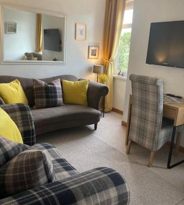 Bright modern 2 bedroom apartment Free parking and WI-FI
