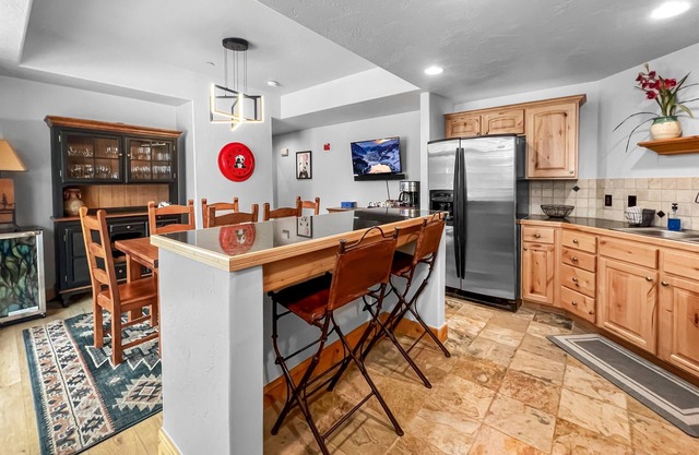 Bright, Modern Condo w/Olympic Park Views