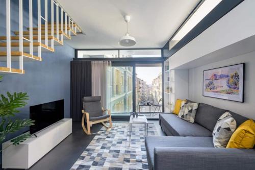 Bright Modern Design New Duplex Loft Patio! #145