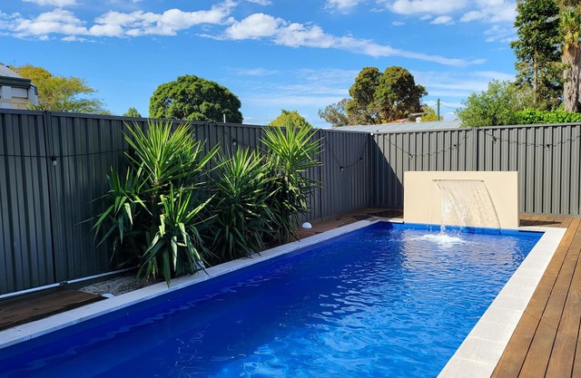 Bright Modern Home- Poolside Escape