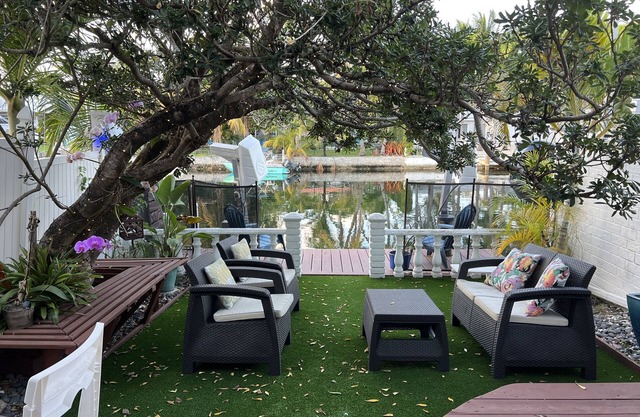 BRIGHT MODERN KEY WEST STYLE 2 BEDROOM TOWNHOUSE WITH DOCK