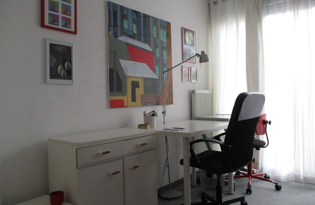 Bright, modern RH house with good infrastructure
