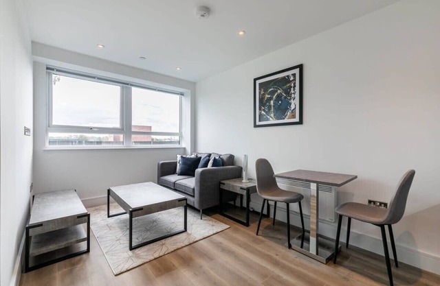 Bright & Modern Studio Apartment in East Grinstead