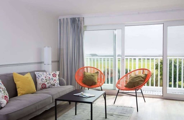 Bright & Modern Selsey Seafront Home