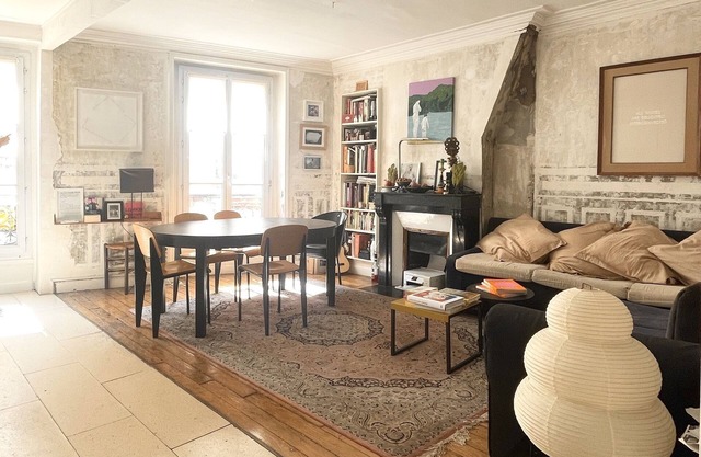 Bright, modern two-bedroom Montmartre apartment near Sacré-Coeur