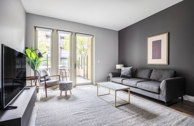 Bright Mountain View 1BR w/Pool, Gym, nr. SU & Google, by Blueground