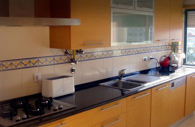 Bright, Relaxing Retreat 15 min From Lisbon & Airport - Perfect for Long Stays!
