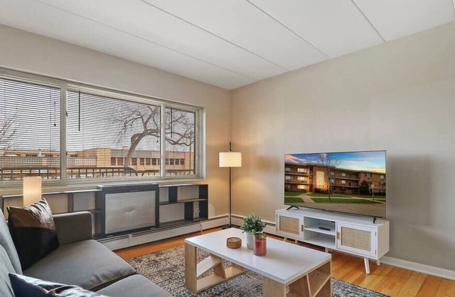 Bright & Serene 1BR Chicago Apt
