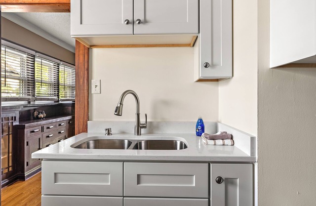 Bright Spacious St. Paul Duplex- Upper Level