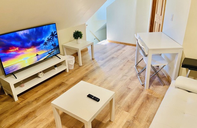 Bright, Stylish & Cozy Private Attic Unit near NYC