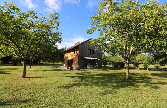 BRIGHT TABACCO BARN RENOVATED AS A LOFT WITH HEATED POOL CLOSE RIVER AND SARLAT