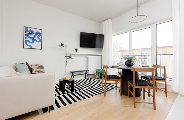 Bright Two Bedroom Apartment by Renters