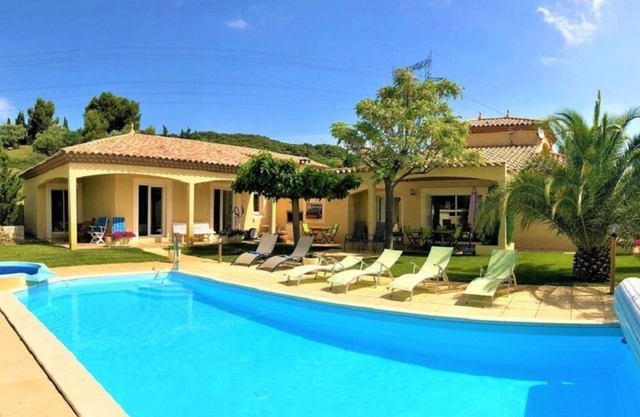 Bright Villa, Large Villa with swimming pool near Pezenas.